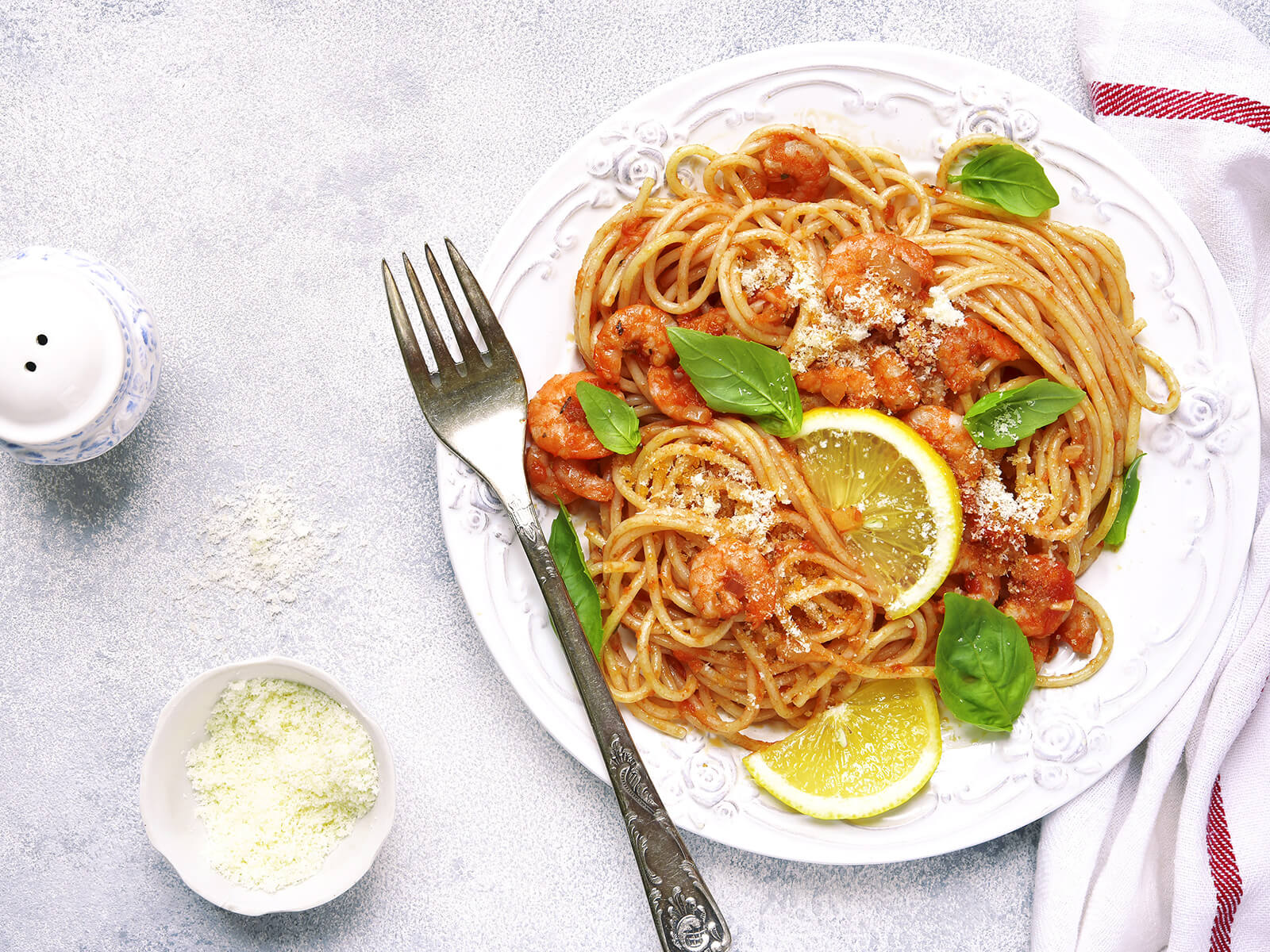 Mediterranes Spaghetti-Rezept von Tress mit Pilzen und Garnelen