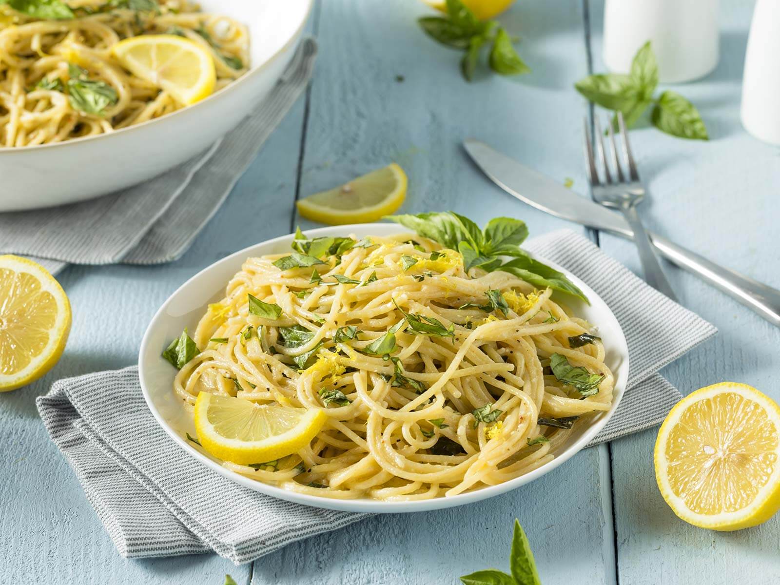 Vegetarisches Tress Pasta-Rezept mit Spaghetti, Zitrone und frischem Basilikum